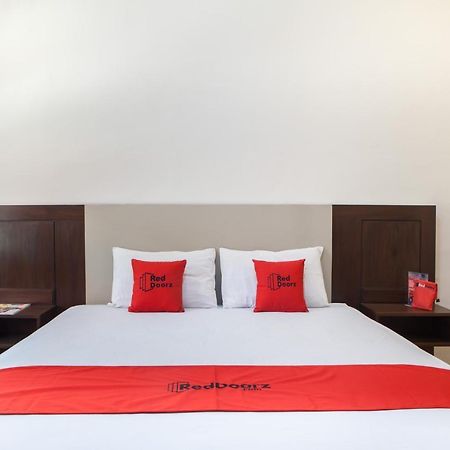 Reddoorz Plus Near Mall Roxy Banyuwangi Banyuwangi  Esterno foto