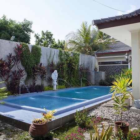 Reddoorz Plus Near Mall Roxy Banyuwangi Banyuwangi  Esterno foto
