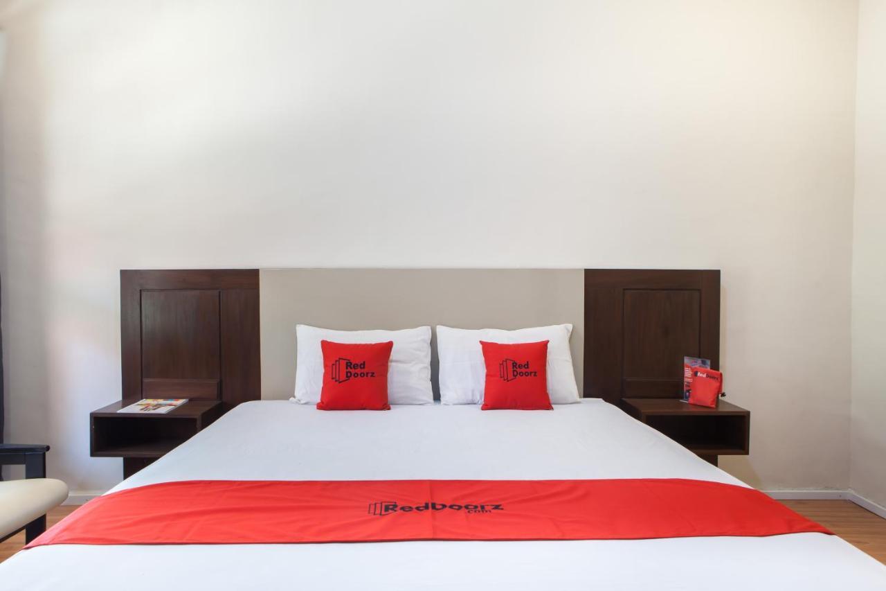 Reddoorz Plus Near Mall Roxy Banyuwangi Banyuwangi  Esterno foto