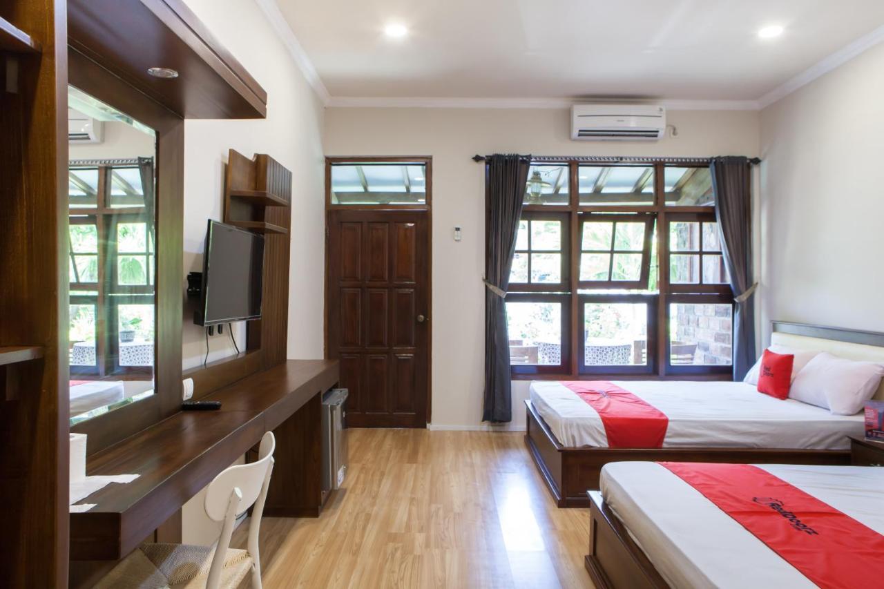 Reddoorz Plus Near Mall Roxy Banyuwangi Banyuwangi  Esterno foto