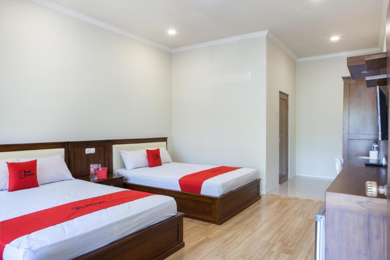 Reddoorz Plus Near Mall Roxy Banyuwangi Banyuwangi  Esterno foto