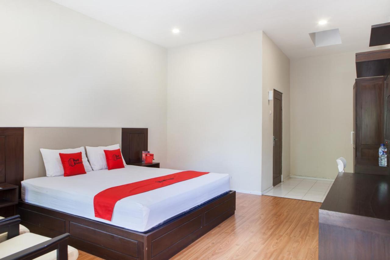 Reddoorz Plus Near Mall Roxy Banyuwangi Banyuwangi  Esterno foto