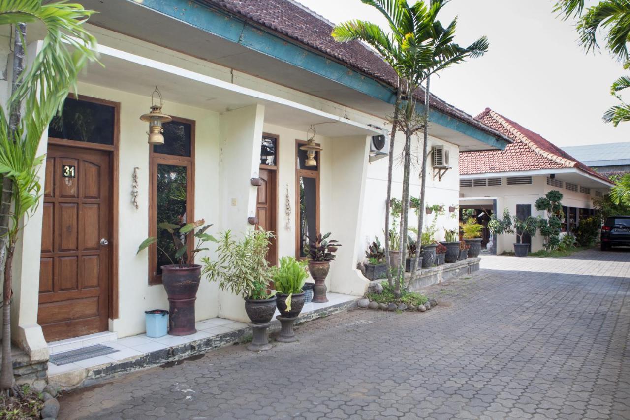 Reddoorz Plus Near Mall Roxy Banyuwangi Banyuwangi  Esterno foto