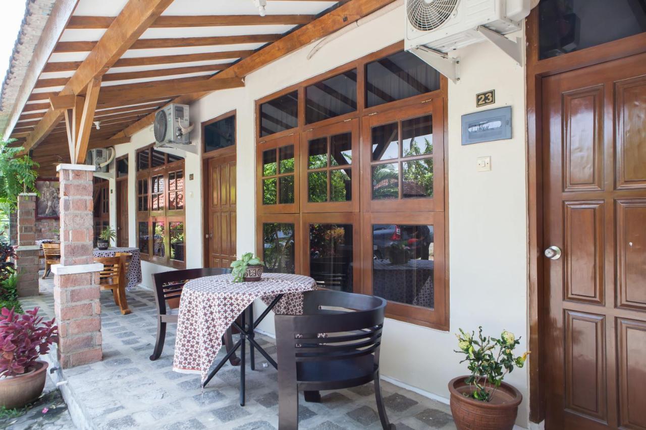 Reddoorz Plus Near Mall Roxy Banyuwangi Banyuwangi  Esterno foto