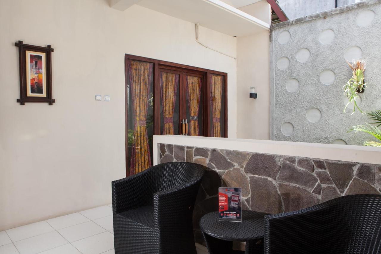 Reddoorz Plus Near Mall Roxy Banyuwangi Banyuwangi  Esterno foto