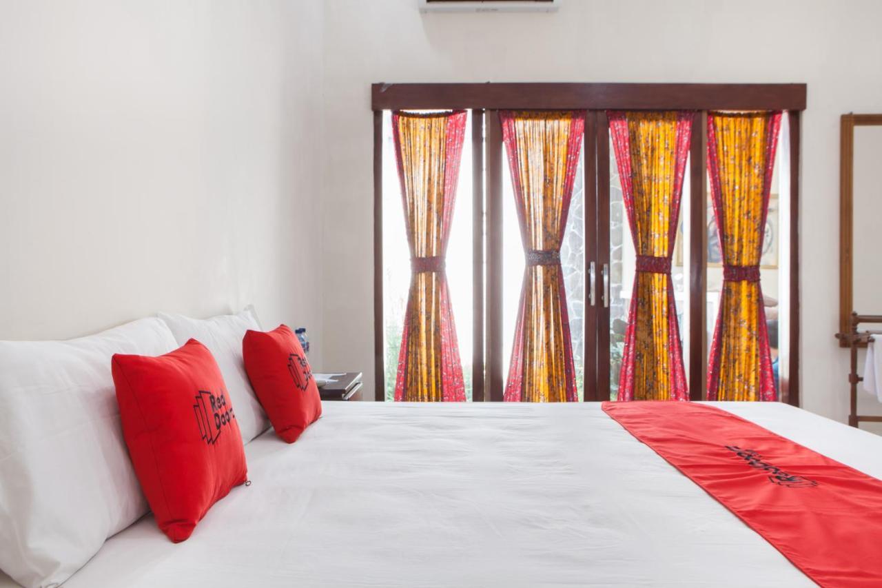 Reddoorz Plus Near Mall Roxy Banyuwangi Banyuwangi  Esterno foto